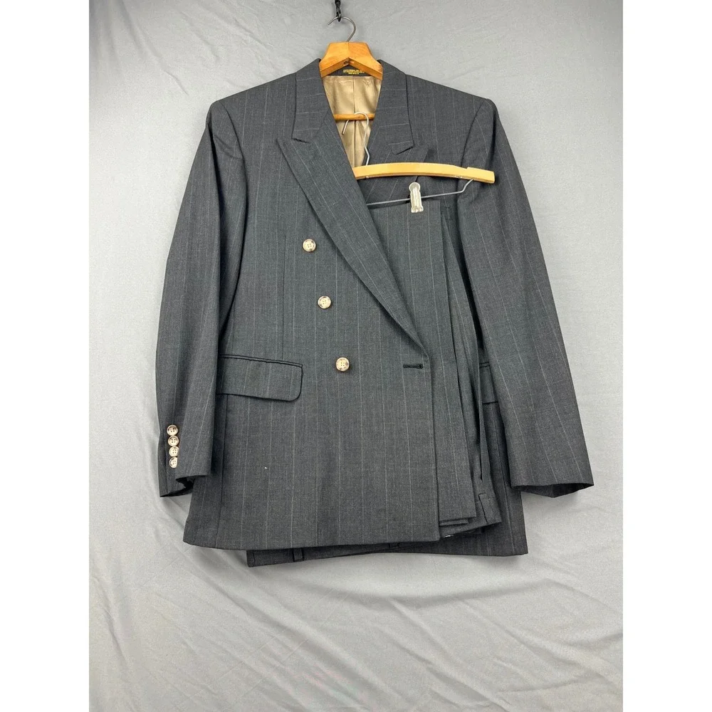 Evan-Picone Suit Mens 41R 32x29 Gray Pinstripe Wool Double Breasted Vintage USA